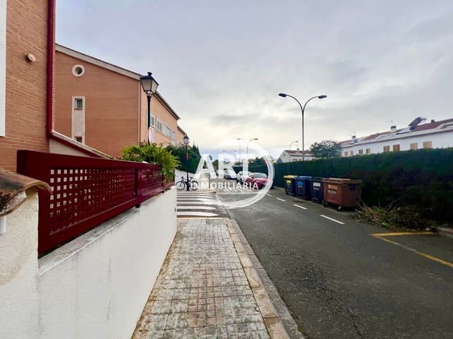 3 slaapkamer Halfvrijstaande villa te koop in Bétera met zwembad garage - € 395.000 (Ref: 9550737)