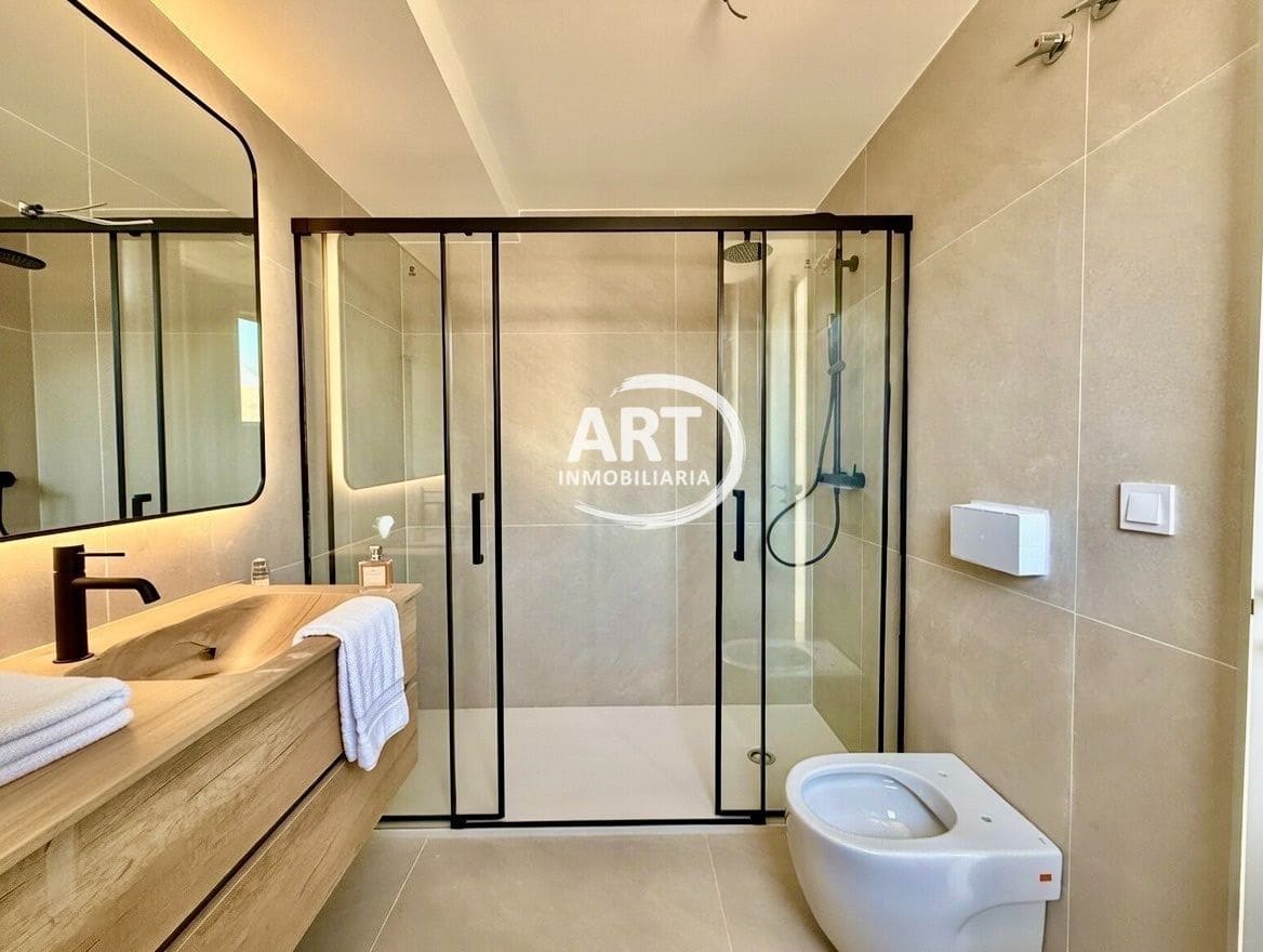 4 soverom Kjedet enebolig til salgs i Benisano med svømmebasseng garasje - € 412 154 (Ref: 9558451)