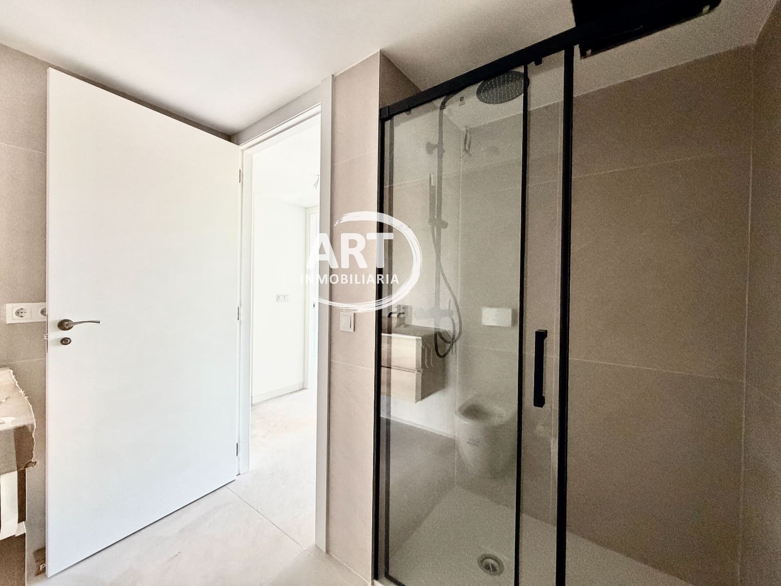 4 soverom Kjedet enebolig til salgs i Benisano med svømmebasseng garasje - € 412 154 (Ref: 9558451)