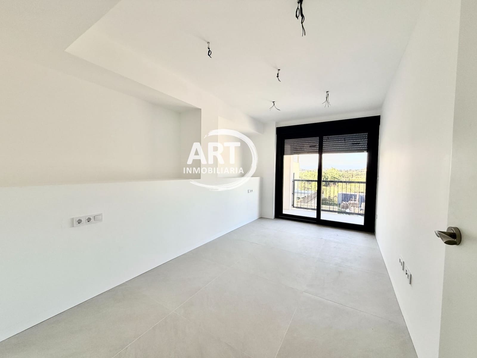 4 soverom Kjedet enebolig til salgs i Benisano med svømmebasseng garasje - € 412 154 (Ref: 9558451)