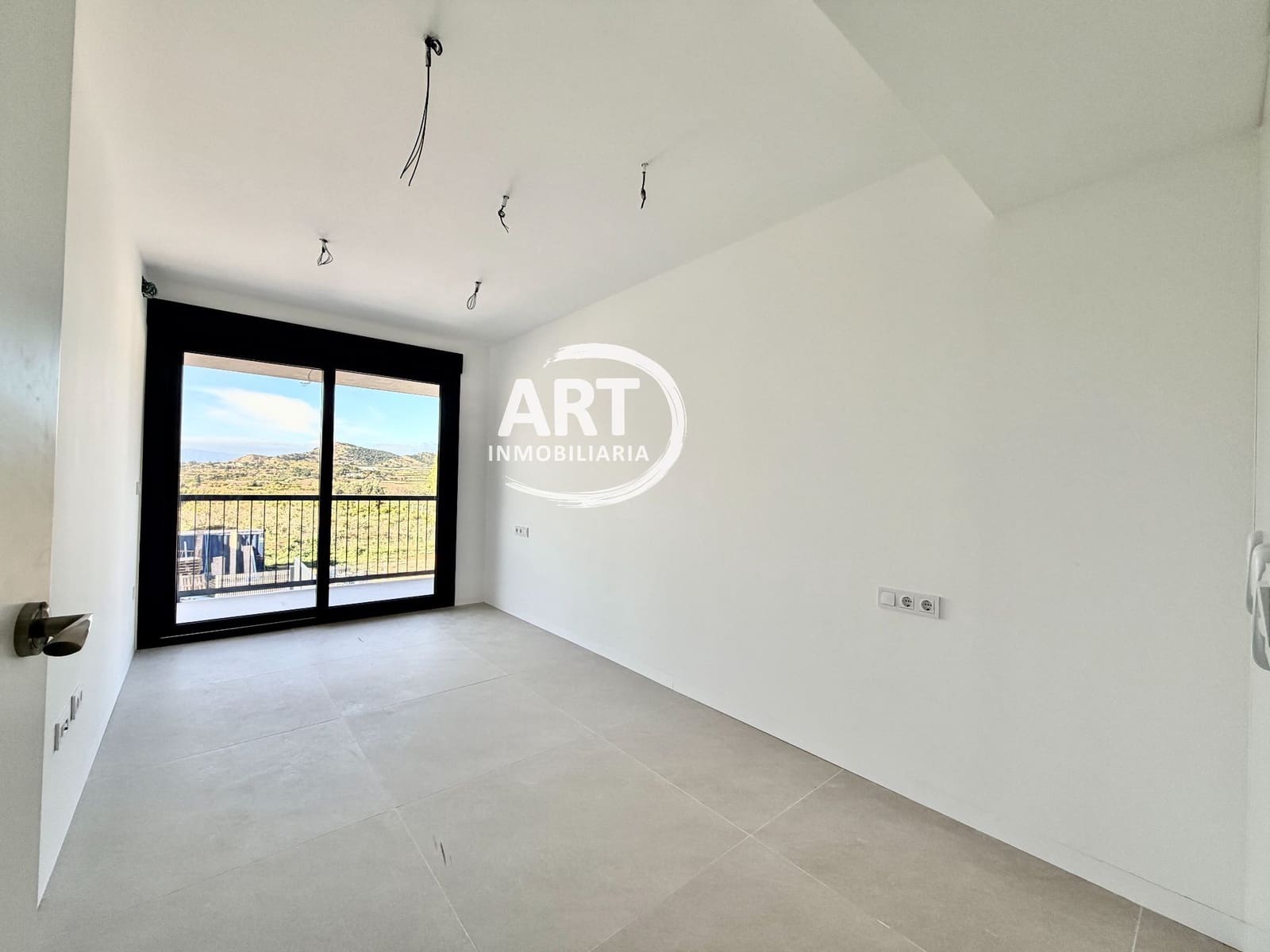 4 soverom Kjedet enebolig til salgs i Benisano med svømmebasseng garasje - € 412 154 (Ref: 9558451)