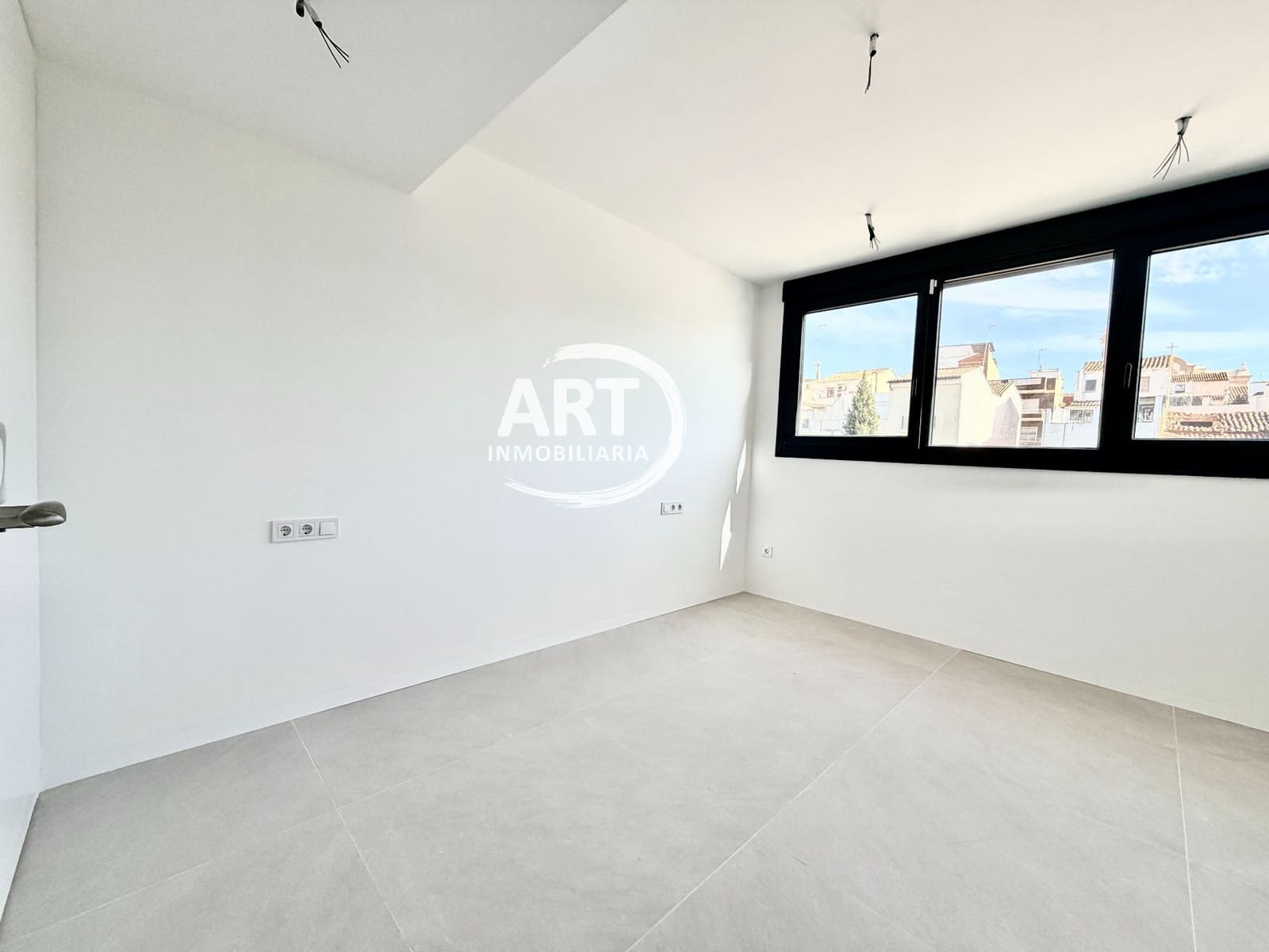 4 soverom Kjedet enebolig til salgs i Benisano med svømmebasseng garasje - € 412 154 (Ref: 9558451)