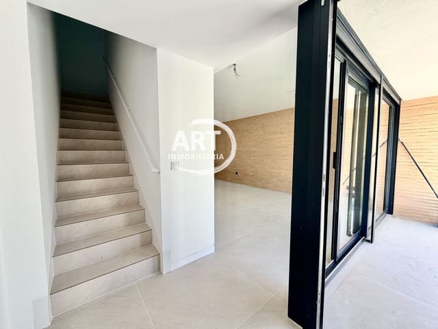 4 soverom Kjedet enebolig til salgs i Benisanó med svømmebasseng garasje - € 412 154 (Ref: 9558451)