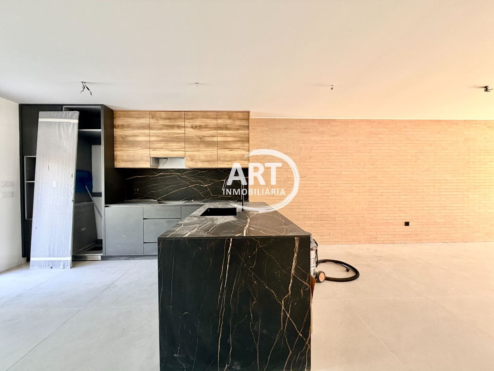 4 soverom Kjedet enebolig til salgs i Benisano med svømmebasseng garasje - € 412 154 (Ref: 9558451)