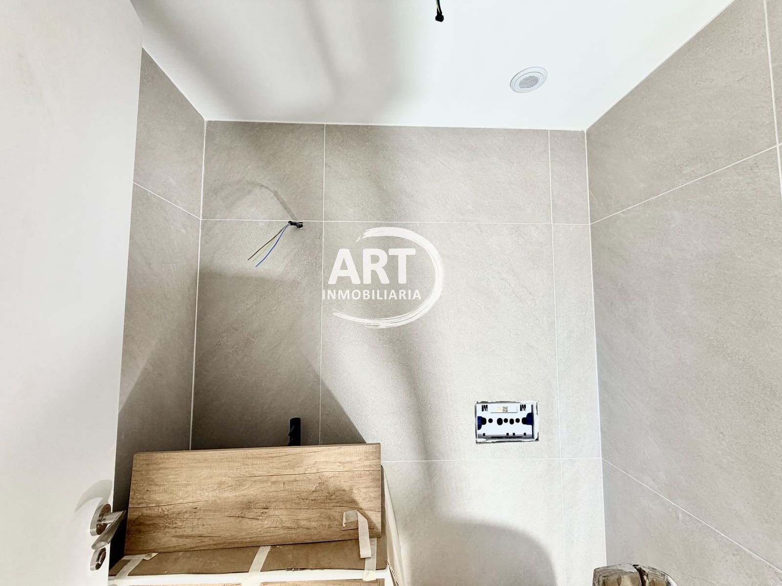 4 soverom Kjedet enebolig til salgs i Benisano med svømmebasseng garasje - € 412 154 (Ref: 9558451)