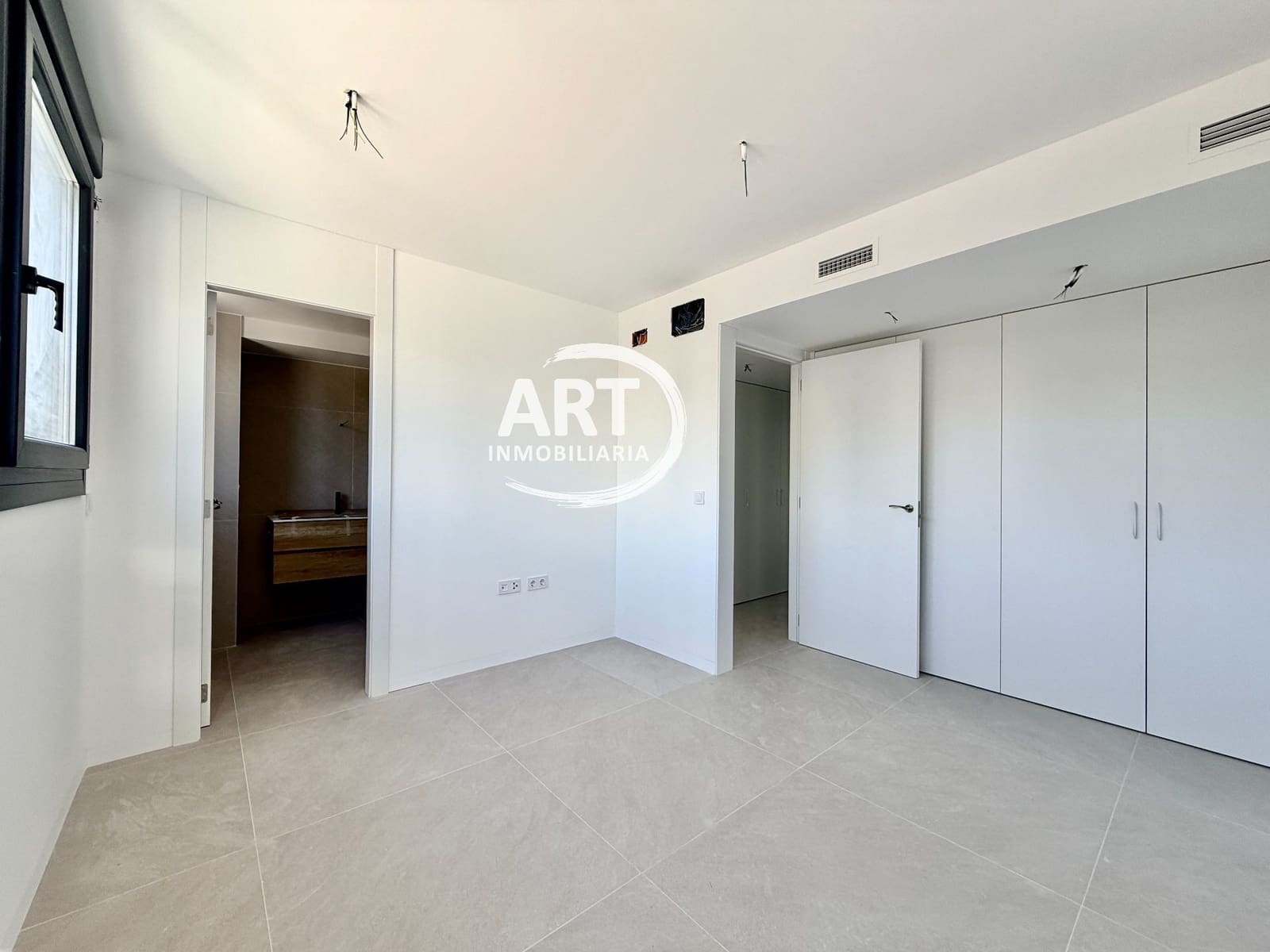 4 soverom Kjedet enebolig til salgs i Benisano med svømmebasseng garasje - € 412 154 (Ref: 9558451)