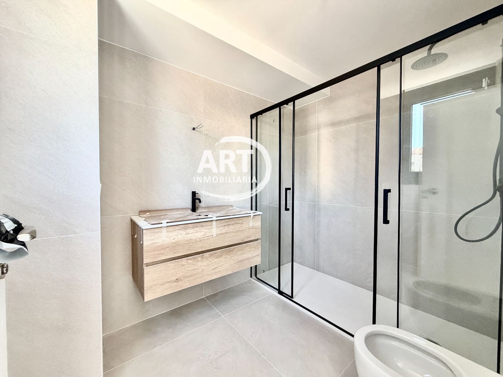 4 soverom Kjedet enebolig til salgs i Benisano med svømmebasseng garasje - € 412 154 (Ref: 9558451)