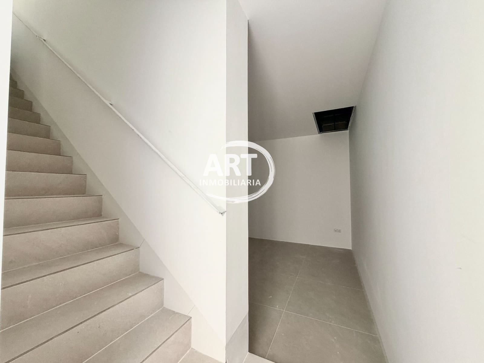 4 soverom Kjedet enebolig til salgs i Benisano med svømmebasseng garasje - € 412 154 (Ref: 9558451)