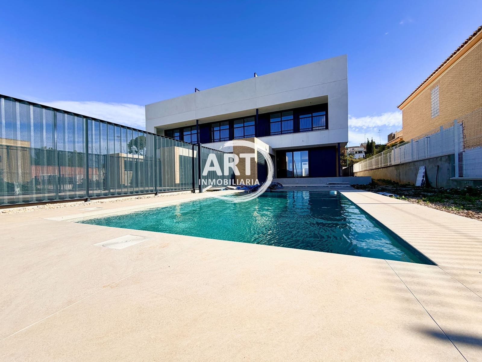 4 soverom Kjedet enebolig til salgs i Benisano med svømmebasseng garasje - € 412 154 (Ref: 9558451)