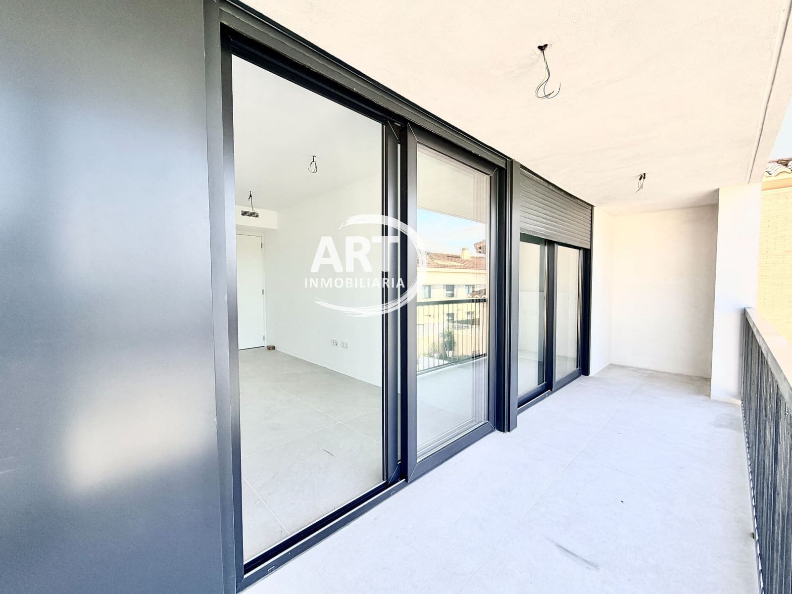 4 soverom Kjedet enebolig til salgs i Benisano med svømmebasseng garasje - € 412 154 (Ref: 9558451)