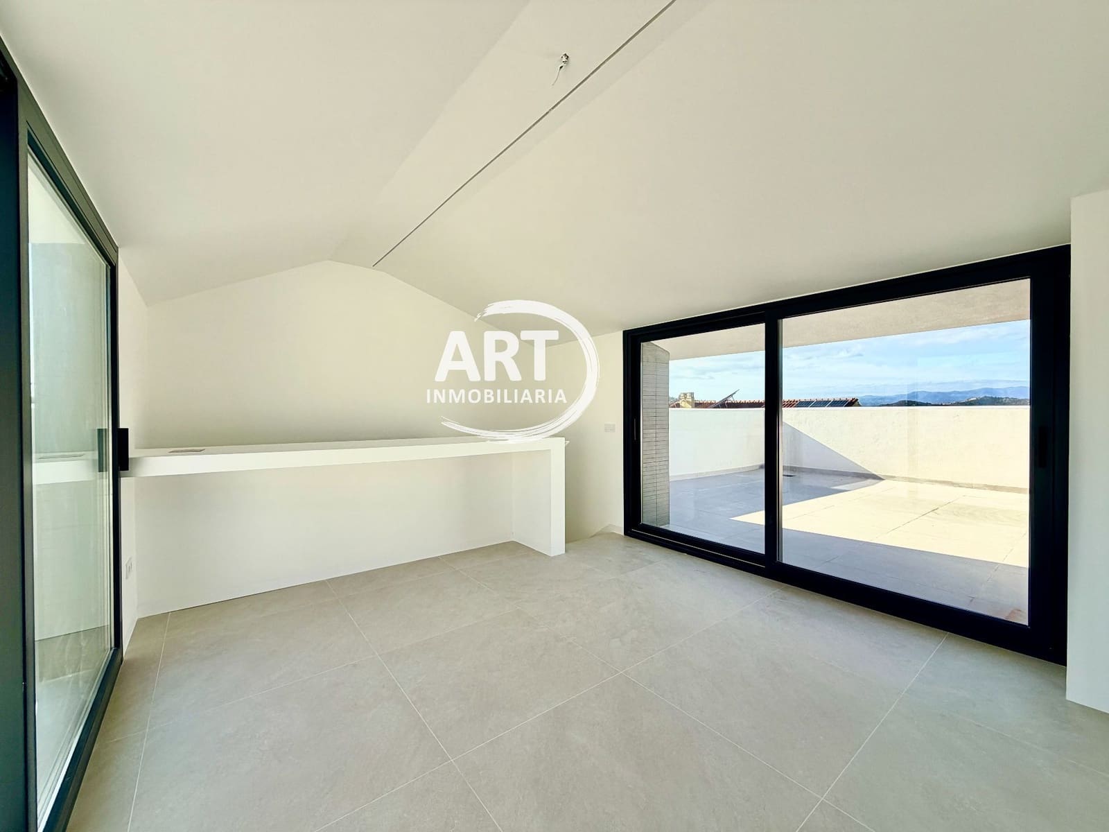 4 soverom Kjedet enebolig til salgs i Benisano med svømmebasseng garasje - € 412 154 (Ref: 9558451)