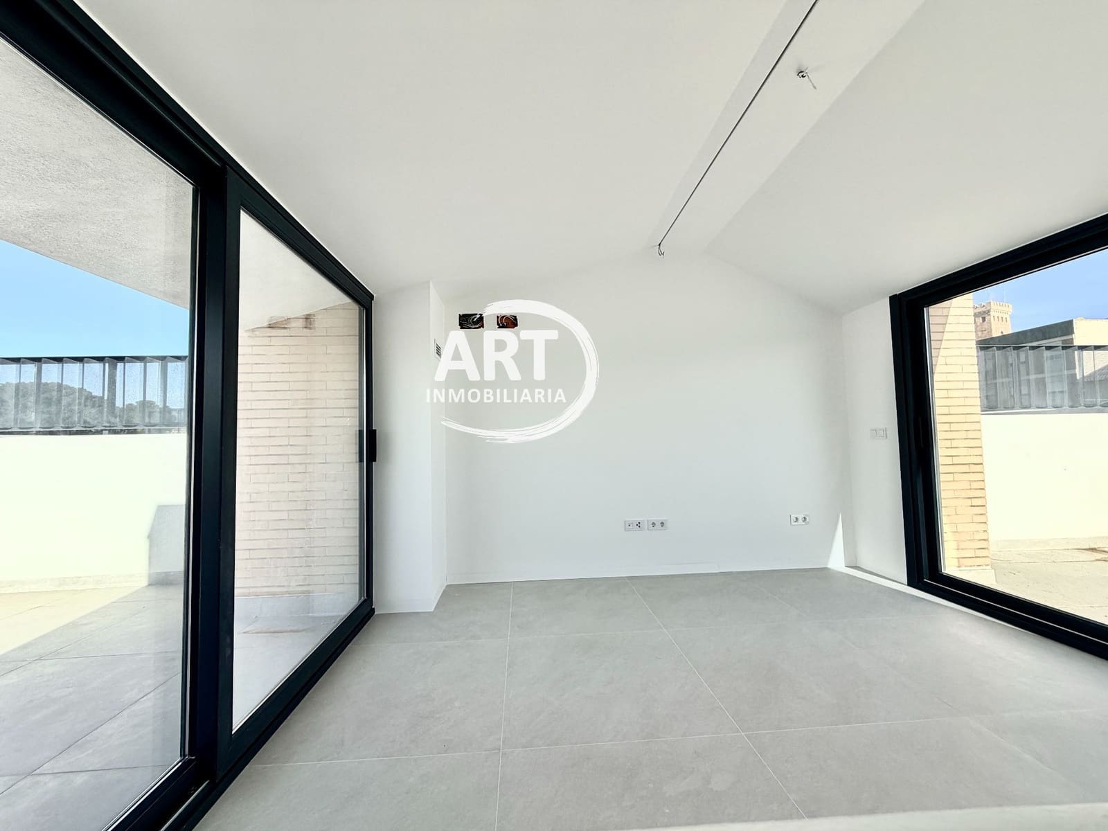 4 soverom Kjedet enebolig til salgs i Benisano med svømmebasseng garasje - € 412 154 (Ref: 9558451)