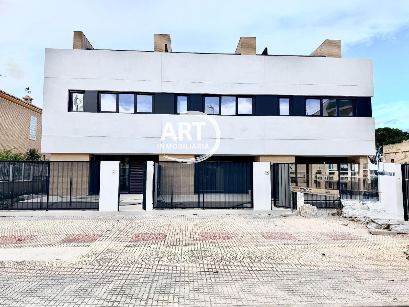 4 soverom Kjedet enebolig til salgs i Benisano med svømmebasseng garasje - € 412 154 (Ref: 9558451)