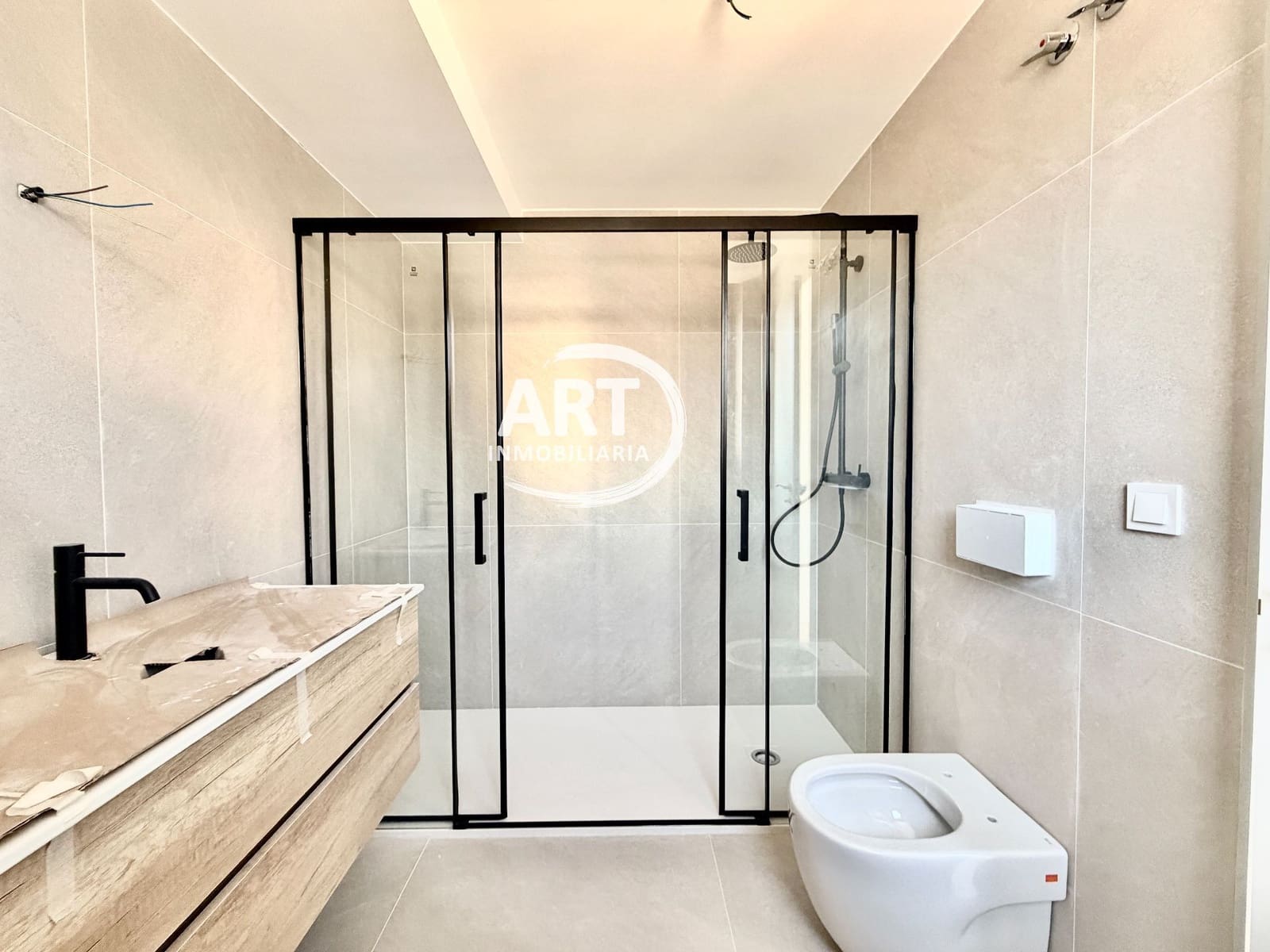 4 soverom Kjedet enebolig til salgs i Benisano med svømmebasseng garasje - € 412 154 (Ref: 9558451)