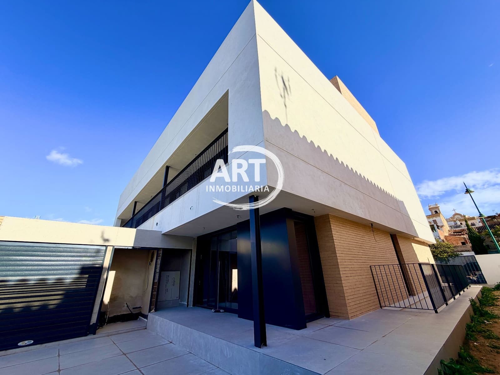 4 soverom Kjedet enebolig til salgs i Benisano med svømmebasseng garasje - € 412 154 (Ref: 9558451)