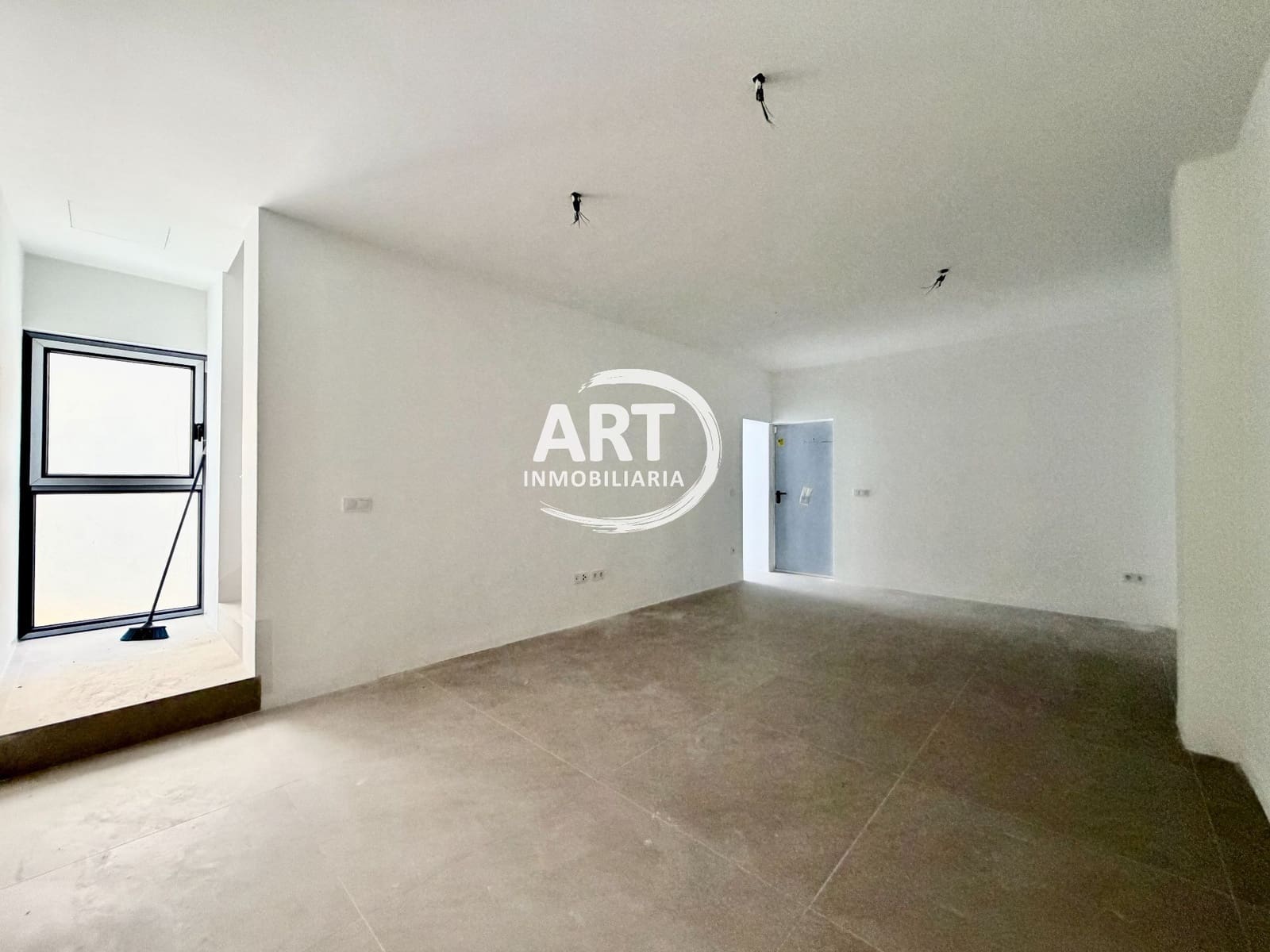 4 soverom Kjedet enebolig til salgs i Benisano med svømmebasseng garasje - € 412 154 (Ref: 9558451)