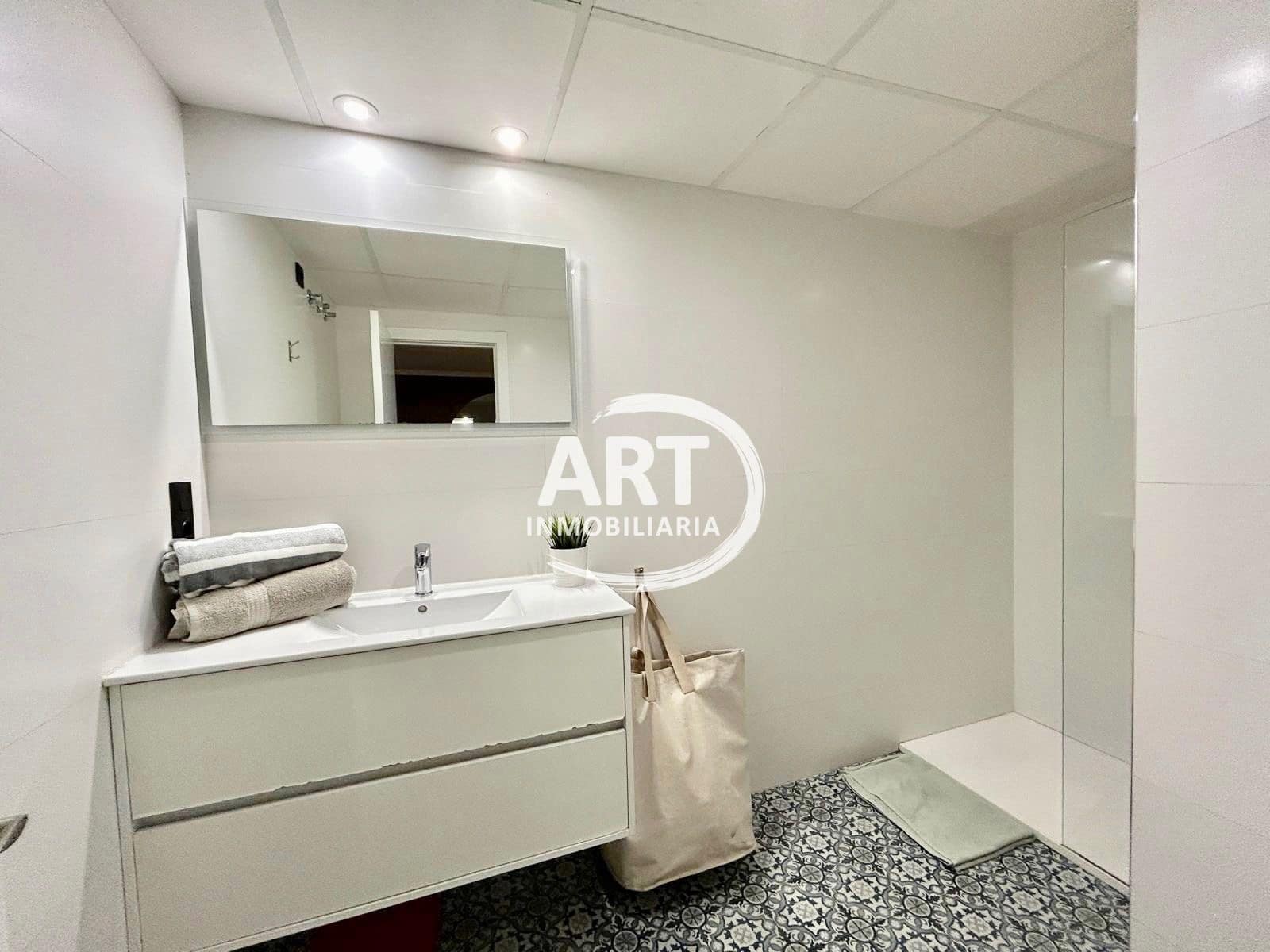 Appartement de 4 chambres à louer à Valence ville avec piscine garage - 2 500 € (Ref: 9568014)