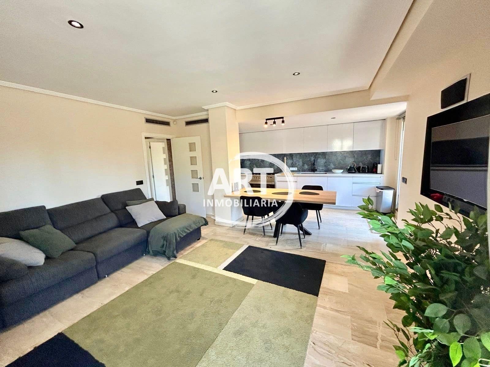 Appartement de 4 chambres à louer à Valence ville avec piscine garage - 2 500 € (Ref: 9568014)