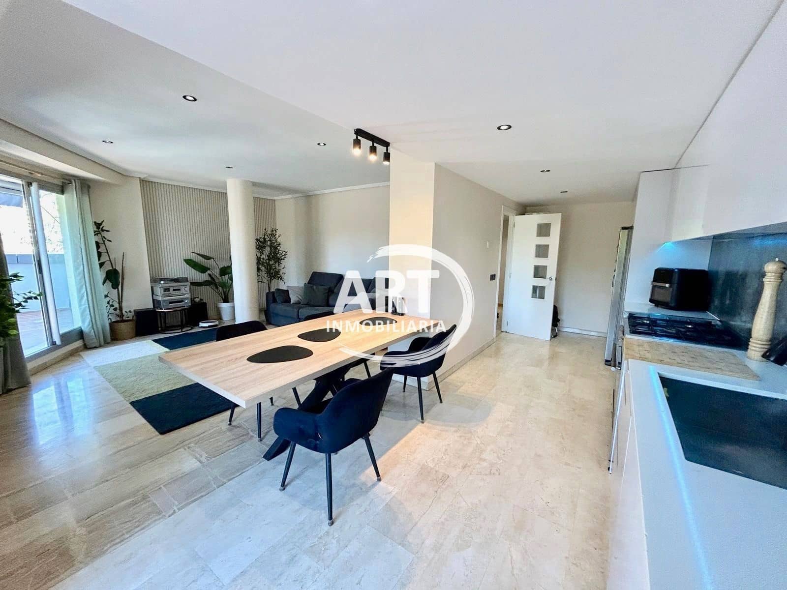 Appartement de 4 chambres à louer à Valence ville avec piscine garage - 2 500 € (Ref: 9568014)