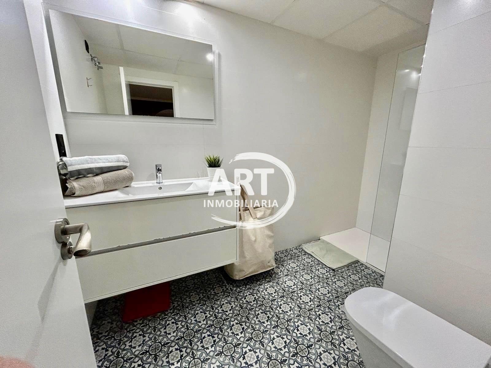 Appartement de 4 chambres à louer à Valence ville avec piscine garage - 2 500 € (Ref: 9568014)