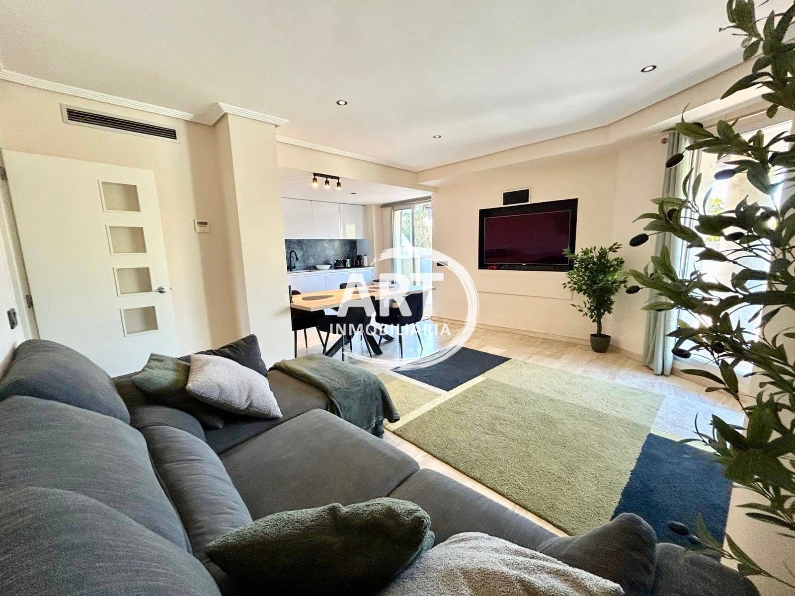 Appartement de 4 chambres à louer à Valence ville avec piscine garage - 2 500 € (Ref: 9568014)