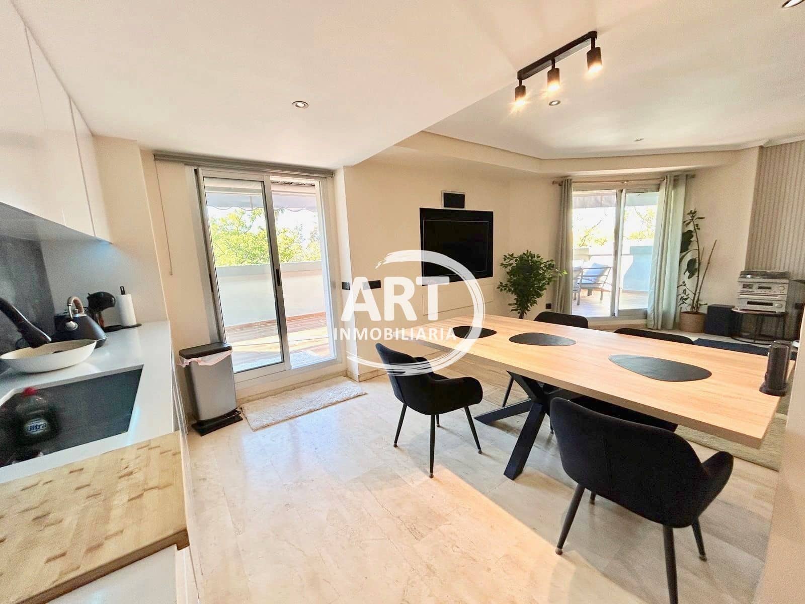 Appartement de 4 chambres à louer à Valence ville avec piscine garage - 2 500 € (Ref: 9568014)