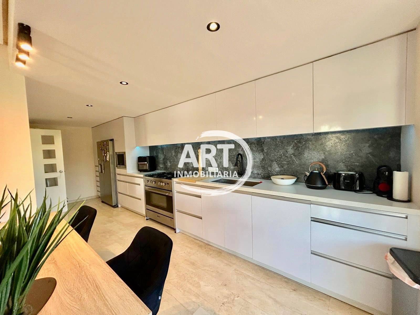 Appartement de 4 chambres à louer à Valence ville avec piscine garage - 2 500 € (Ref: 9568014)