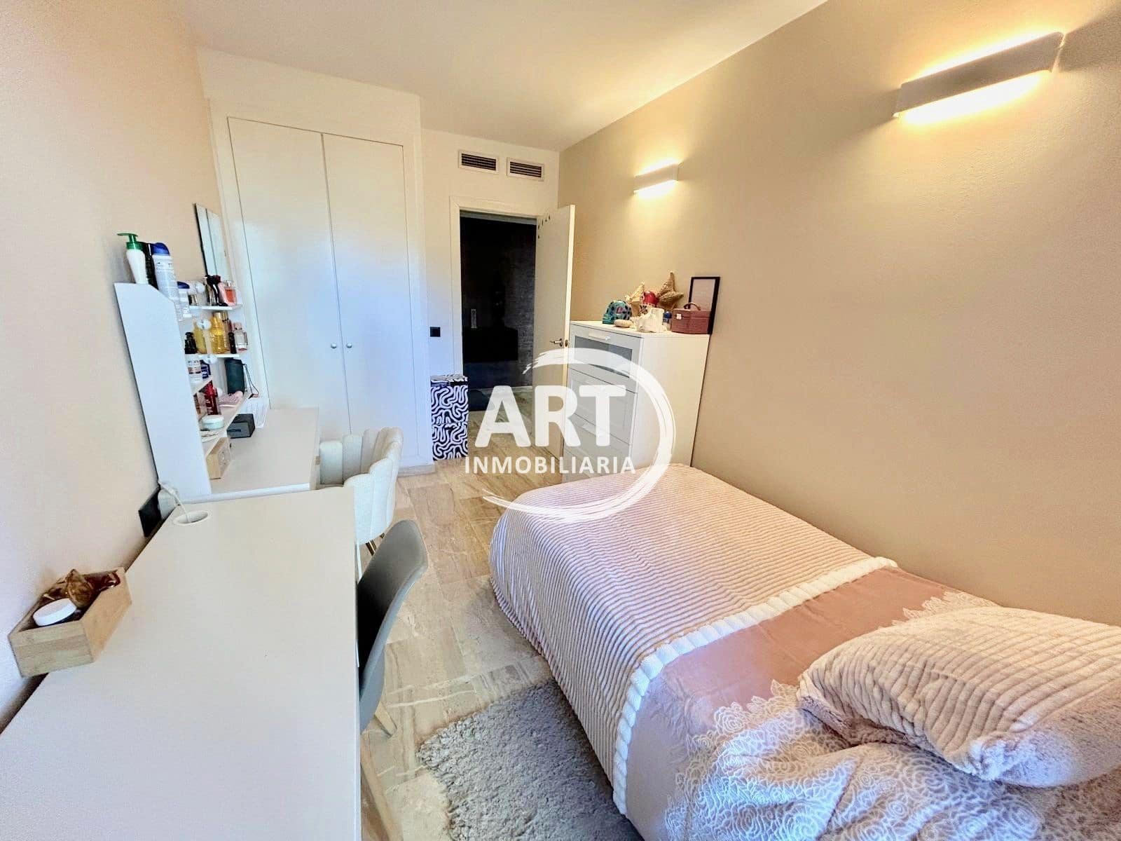 Appartement de 4 chambres à louer à Valence ville avec piscine garage - 2 500 € (Ref: 9568014)