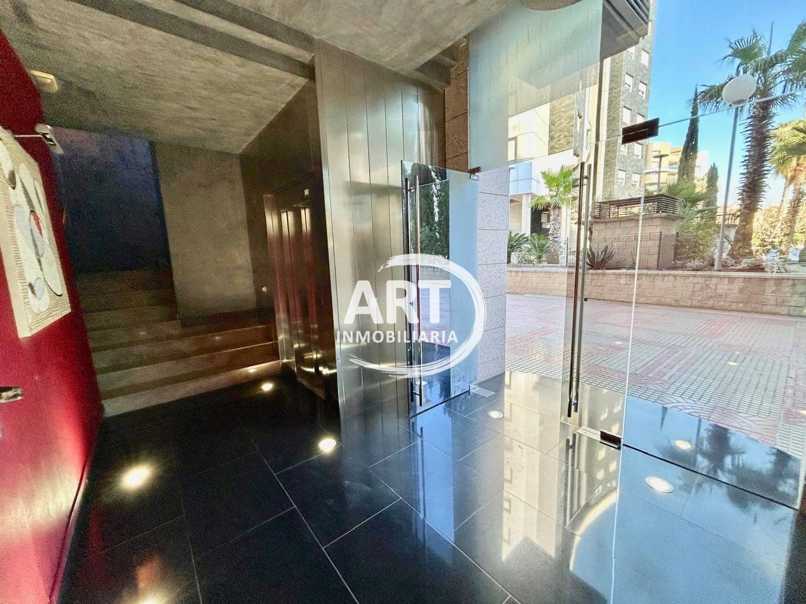 Appartement de 4 chambres à louer à Valence ville avec piscine garage - 2 500 € (Ref: 9568014)