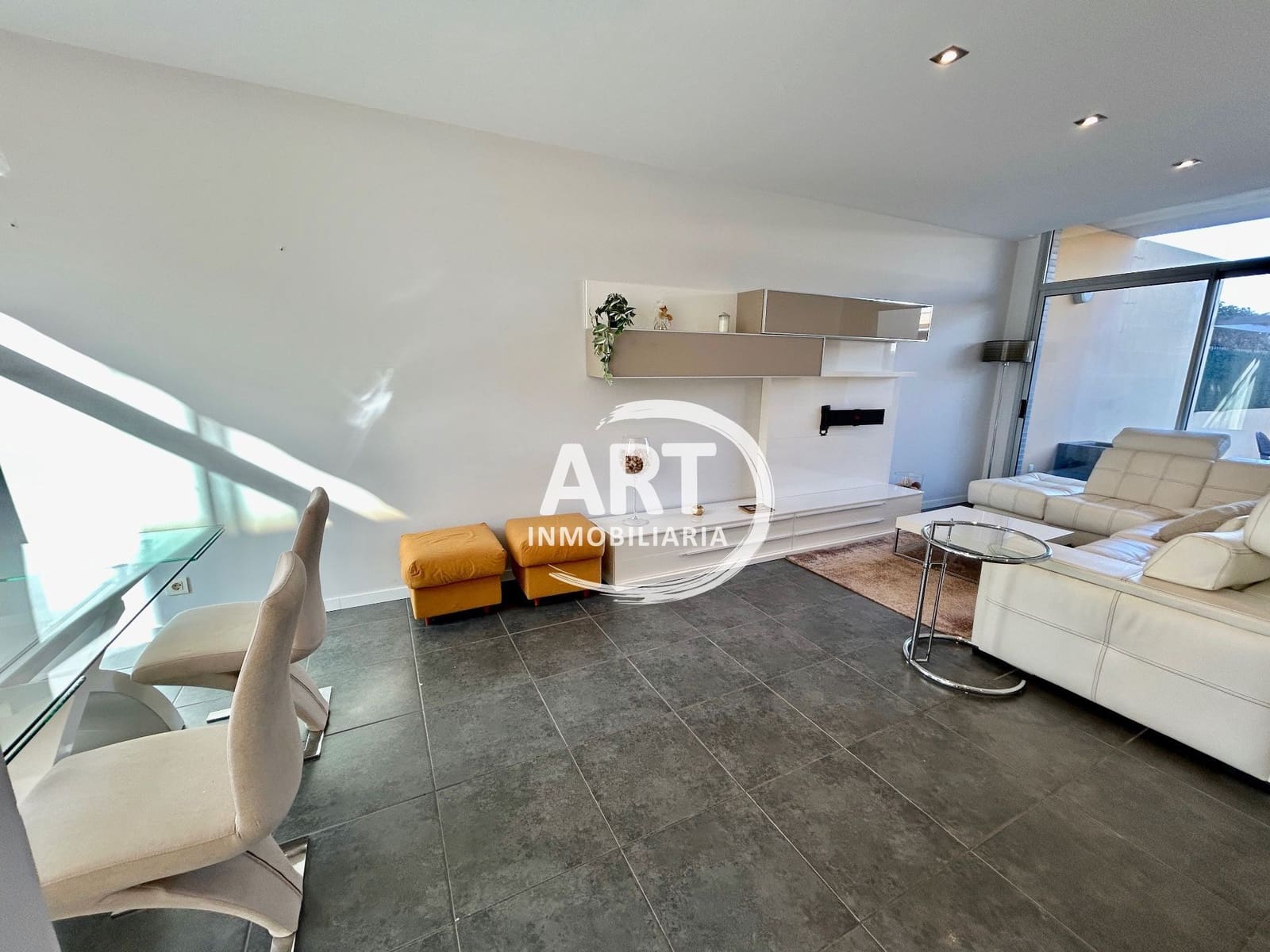 3 bedroom Semi-detached Villa for rent in San Antonio de Benageber with pool garage - € 1,900 (Ref: 9581537)