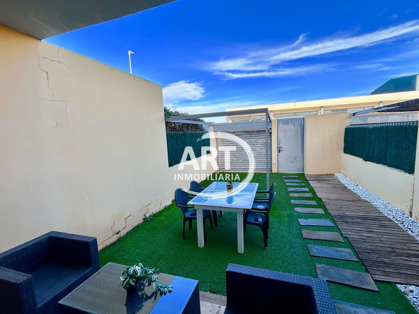 3 bedroom Semi-detached Villa for rent in San Antonio de Benageber with pool garage - € 1,900 (Ref: 9581537)