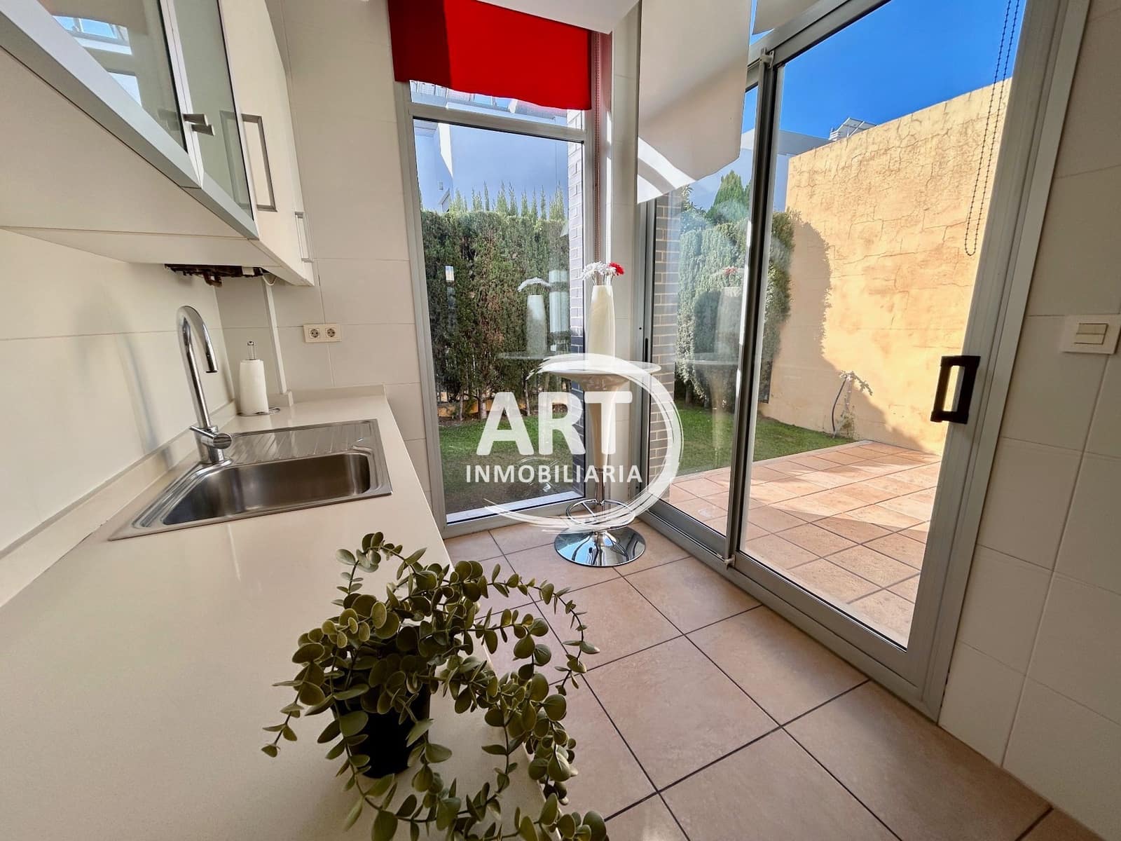 3 bedroom Semi-detached Villa for rent in San Antonio de Benageber with pool garage - € 1,900 (Ref: 9581537)