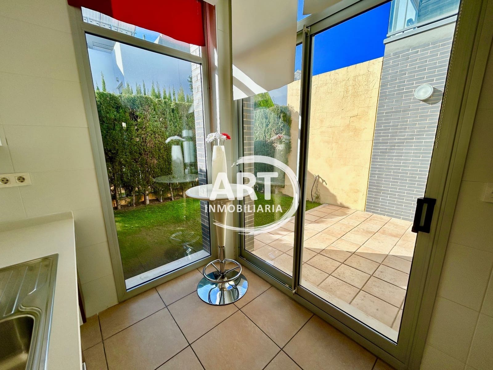 3 bedroom Semi-detached Villa for rent in San Antonio de Benageber with pool garage - € 1,900 (Ref: 9581537)