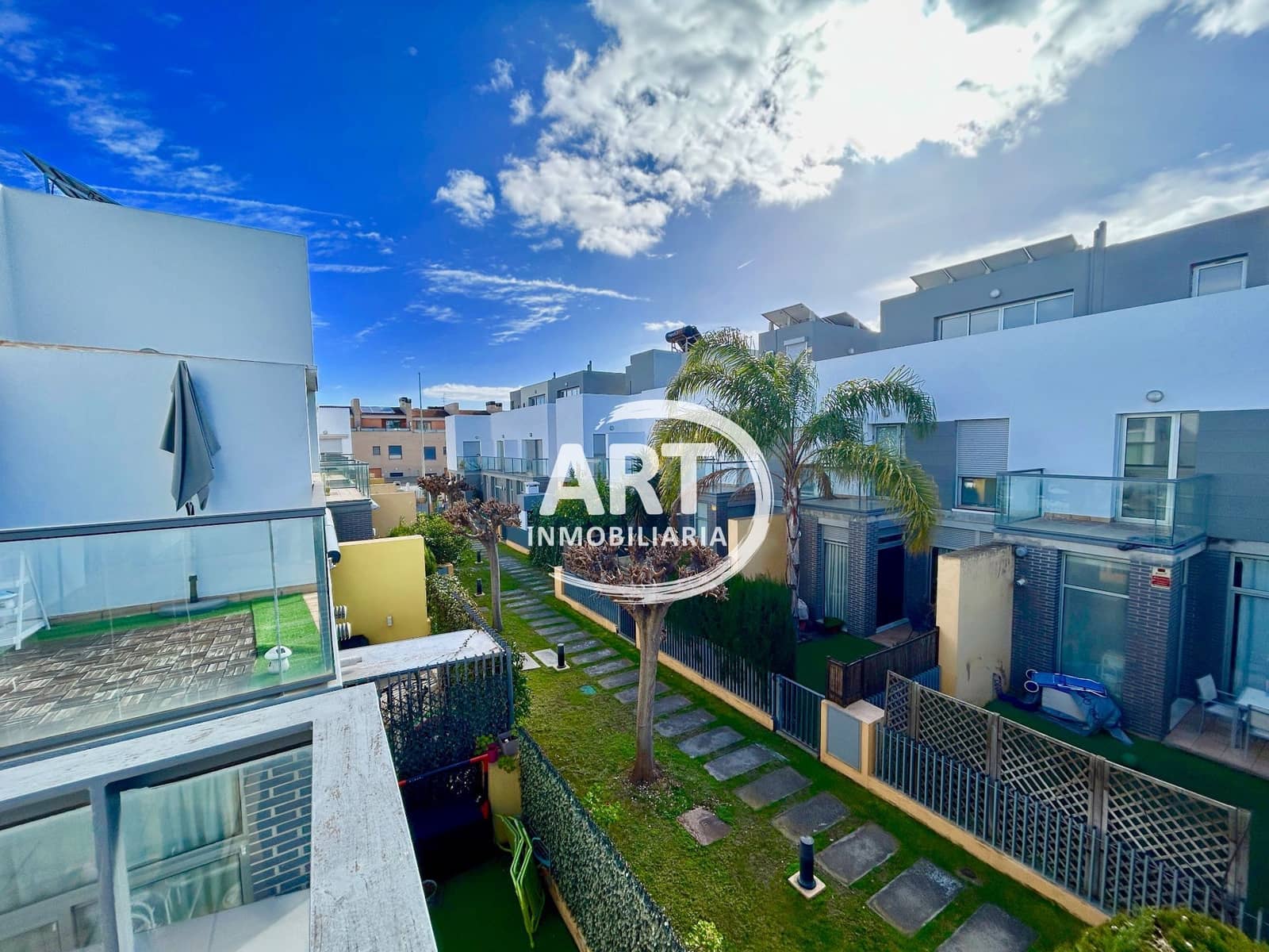 3 bedroom Semi-detached Villa for rent in San Antonio de Benageber with pool garage - € 1,900 (Ref: 9581537)