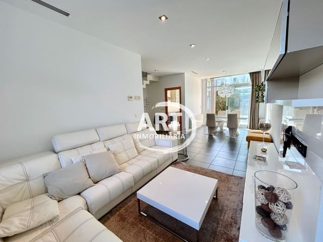 3 bedroom Semi-detached Villa for rent in San Antonio de Benagéber - € 1,900 (Ref: 9581537)