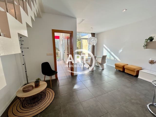 3 bedroom Semi-detached Villa for rent in San Antonio de Benagéber - € 1,900 (Ref: 9581537)