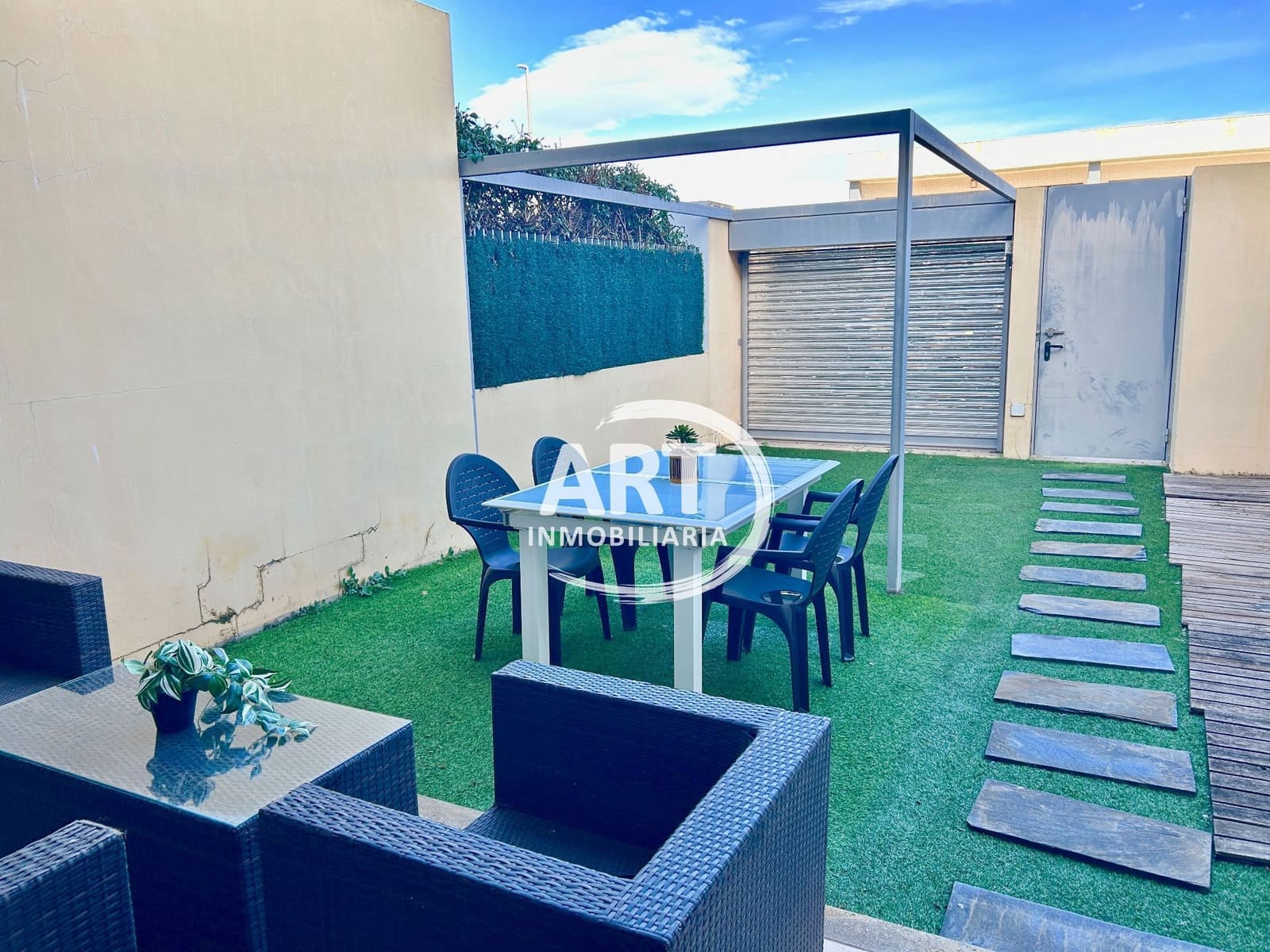 3 bedroom Semi-detached Villa for rent in San Antonio de Benageber with pool garage - € 1,900 (Ref: 9581537)