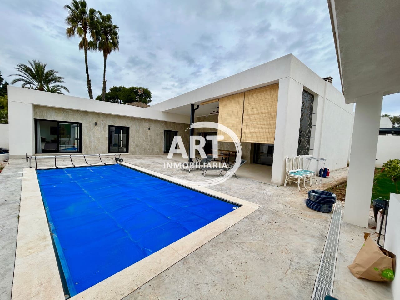 3 bedroom Villa for rent in L'Eliana with pool garage - € 3,500 (Ref: 9585379)