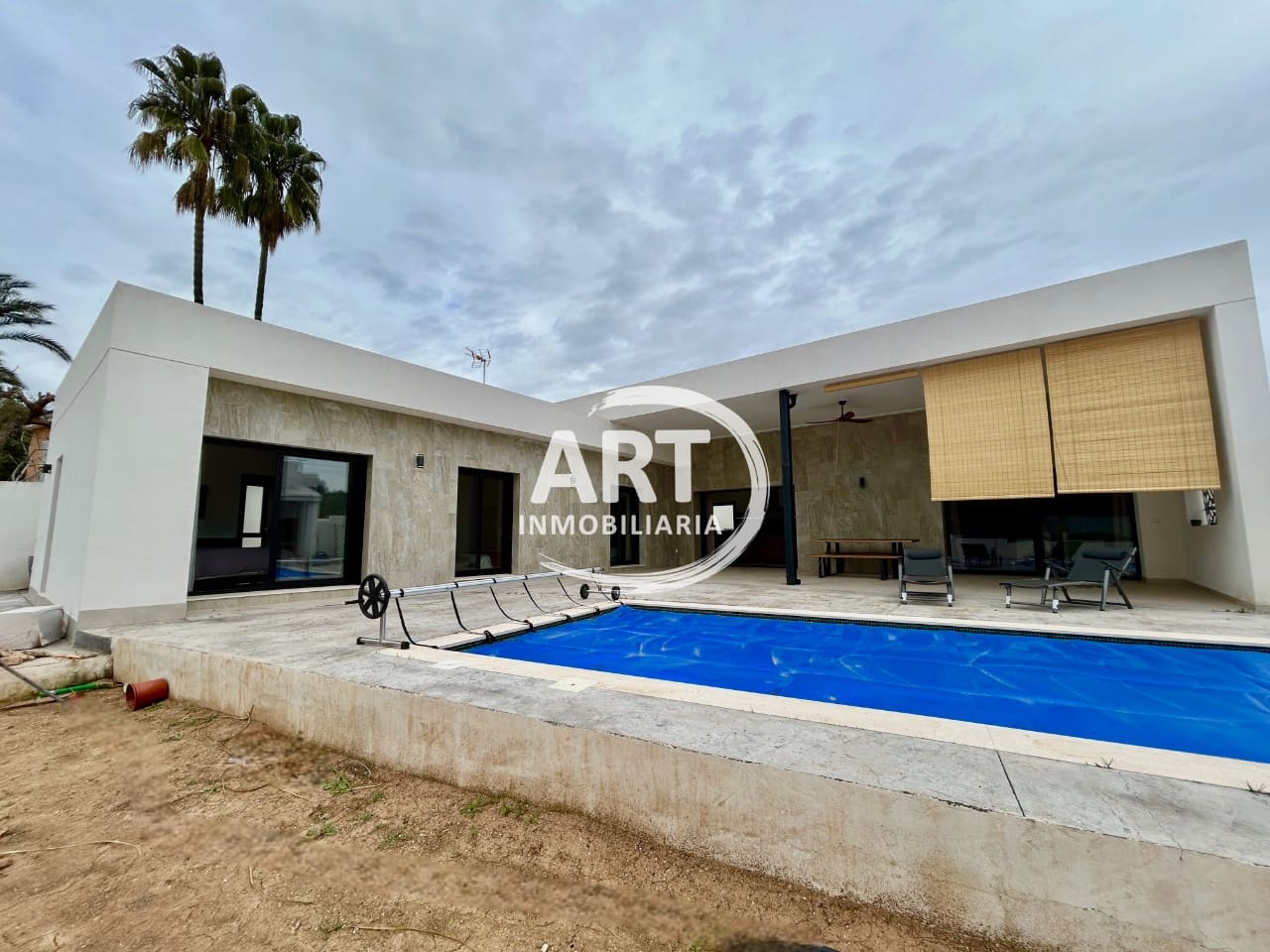 3 bedroom Villa for rent in L'Eliana with pool garage - € 3,500 (Ref: 9585379)