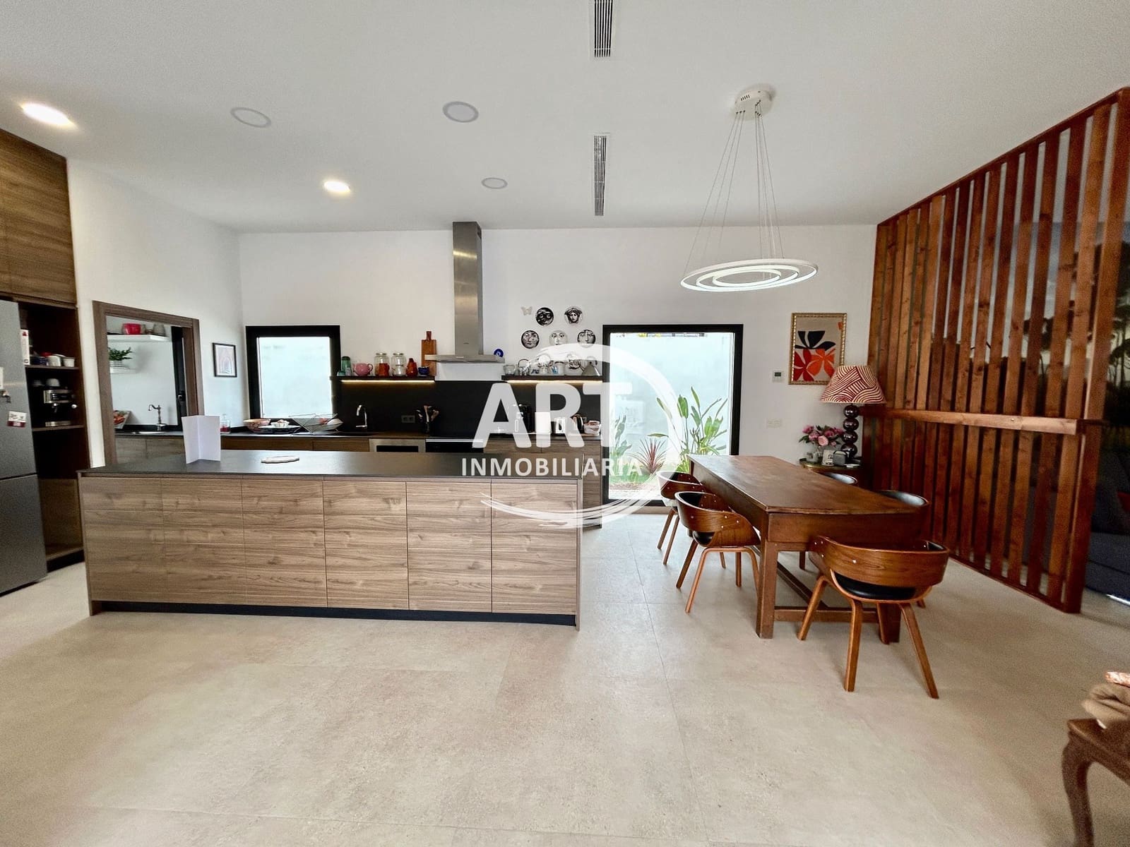 3 bedroom Villa for rent in L'Eliana with pool garage - € 3,500 (Ref: 9585379)