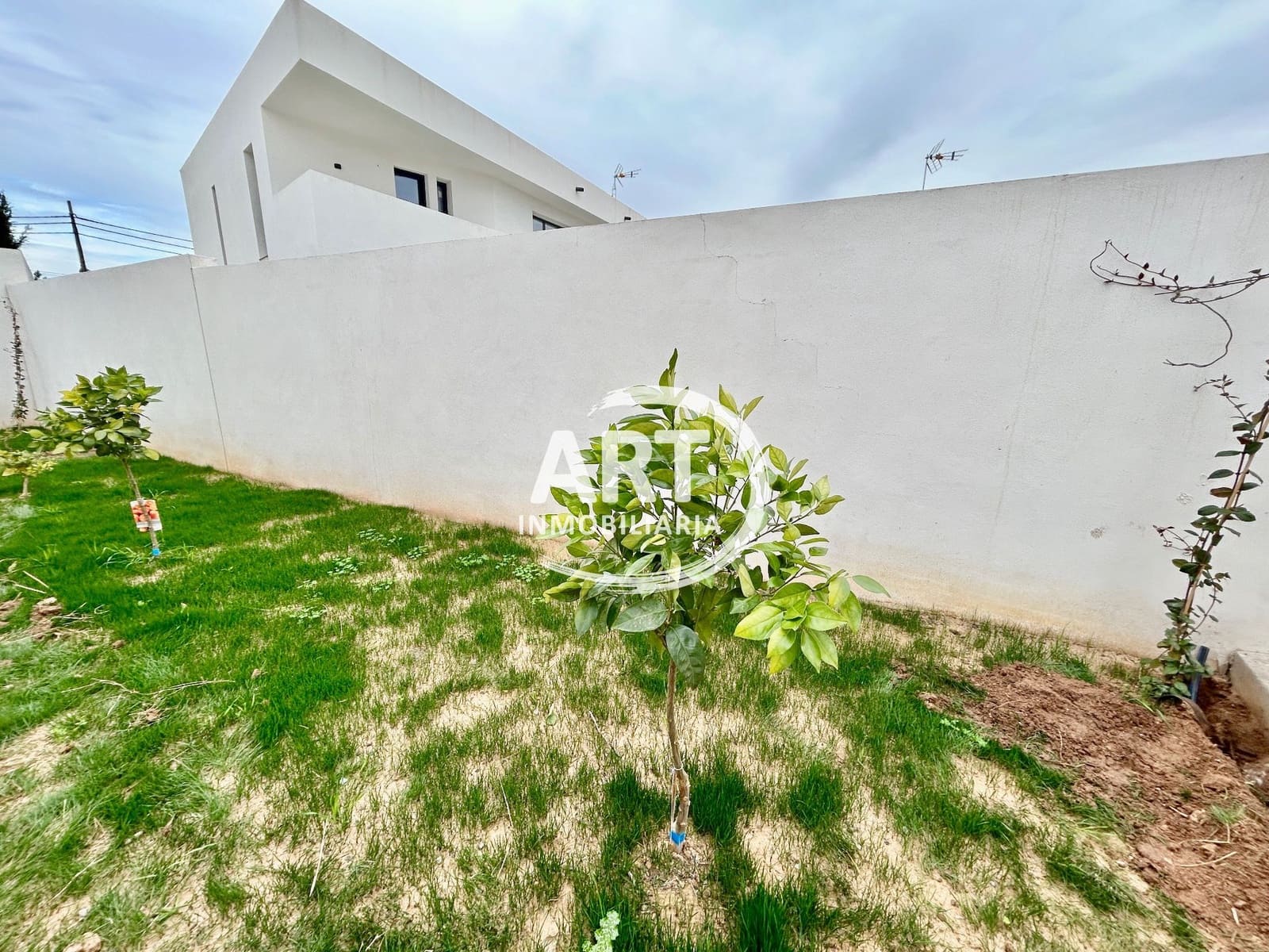 3 bedroom Villa for rent in L'Eliana with pool garage - € 3,500 (Ref: 9585379)