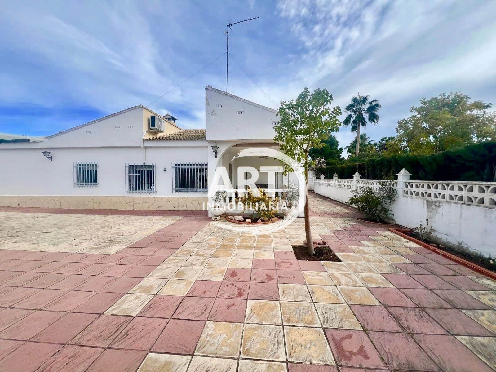 4 quarto Moradia para arrendar em Olocau com piscina garagem - 1 200 € (Ref: 9598670)