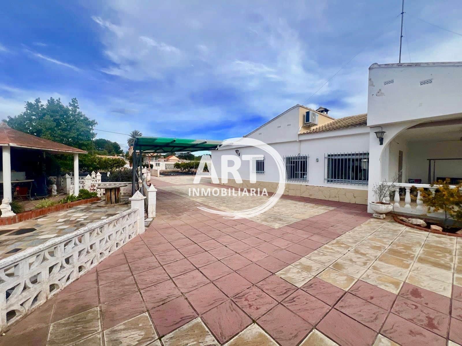 4 quarto Moradia para arrendar em Olocau com piscina garagem - 1 200 € (Ref: 9598670)