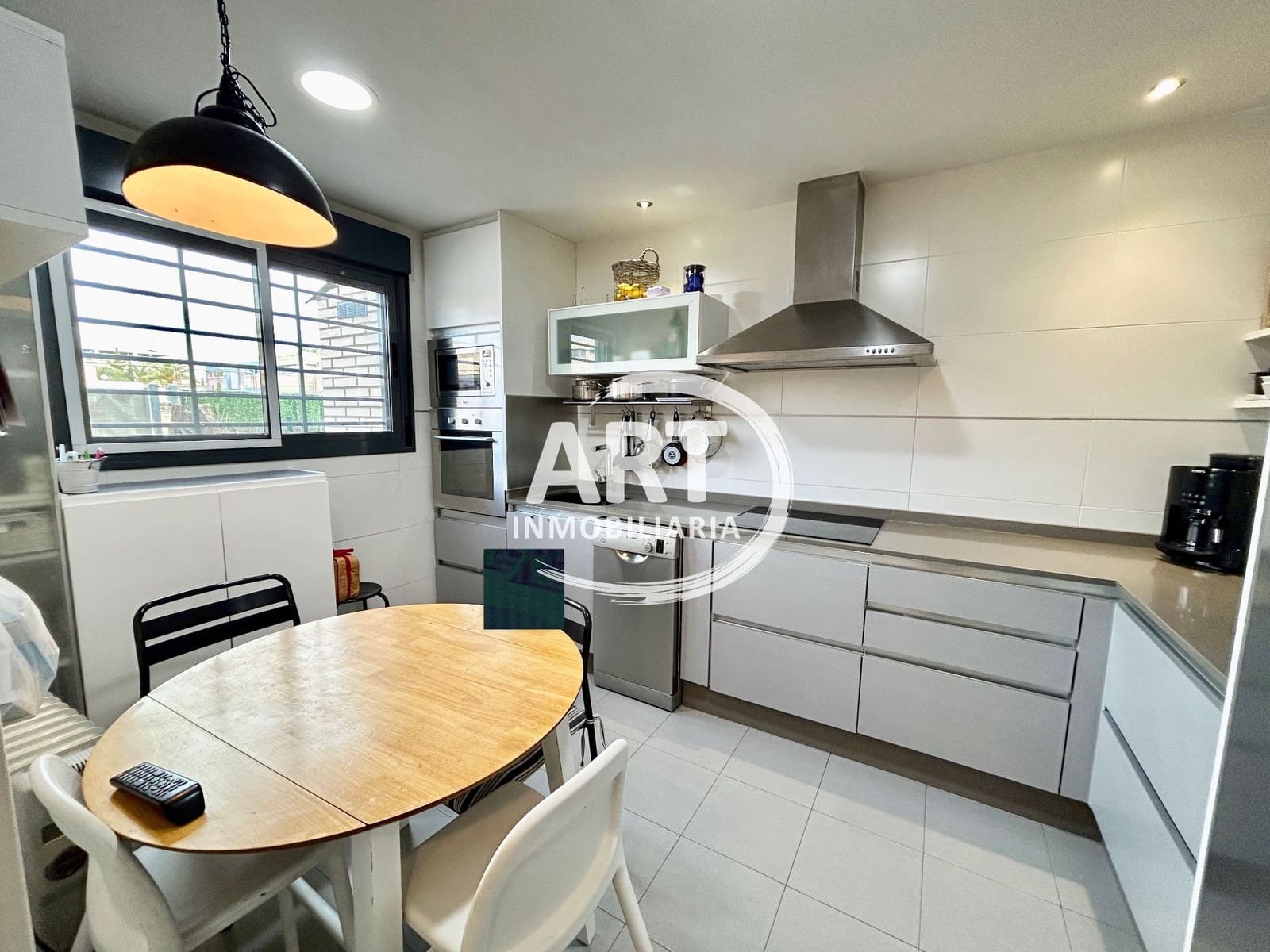 3 soveværelse Semi-Rækkehus til salg i San Antonio de Benageber med swimmingpool - € 395.000 (Ref: 9614707)