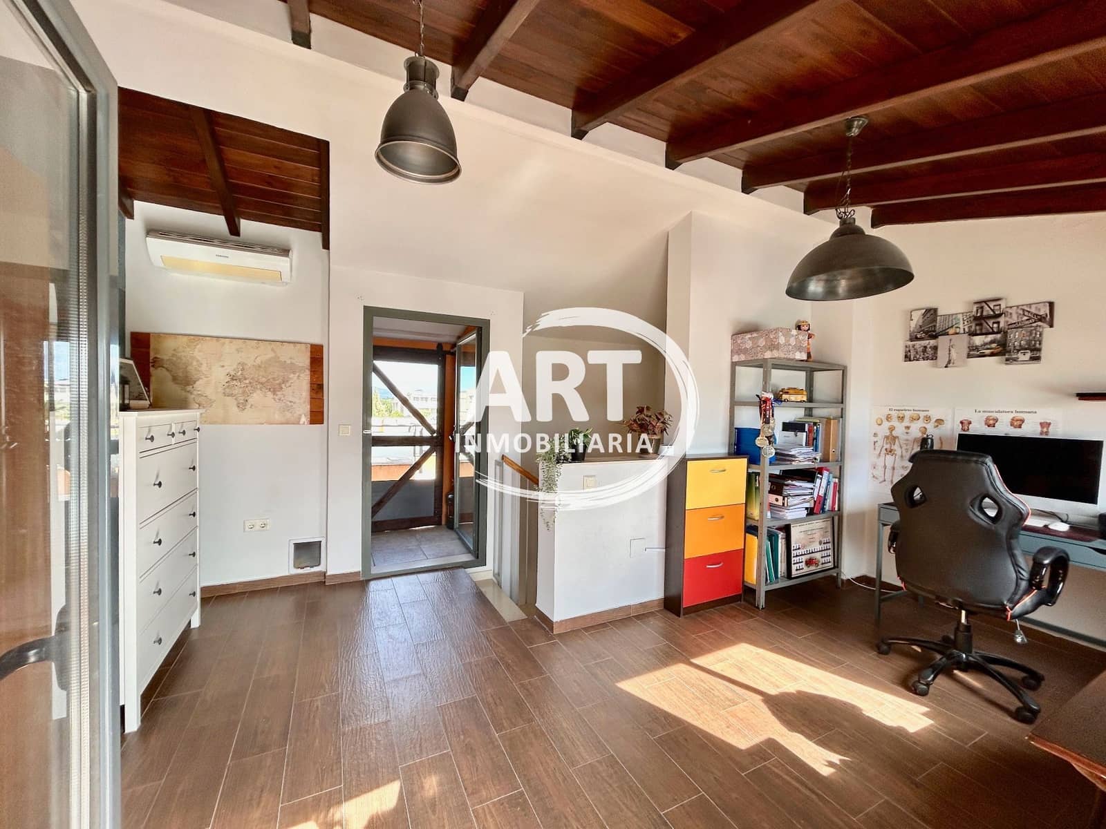 3 soveværelse Semi-Rækkehus til salg i San Antonio de Benageber med swimmingpool - € 395.000 (Ref: 9614707)