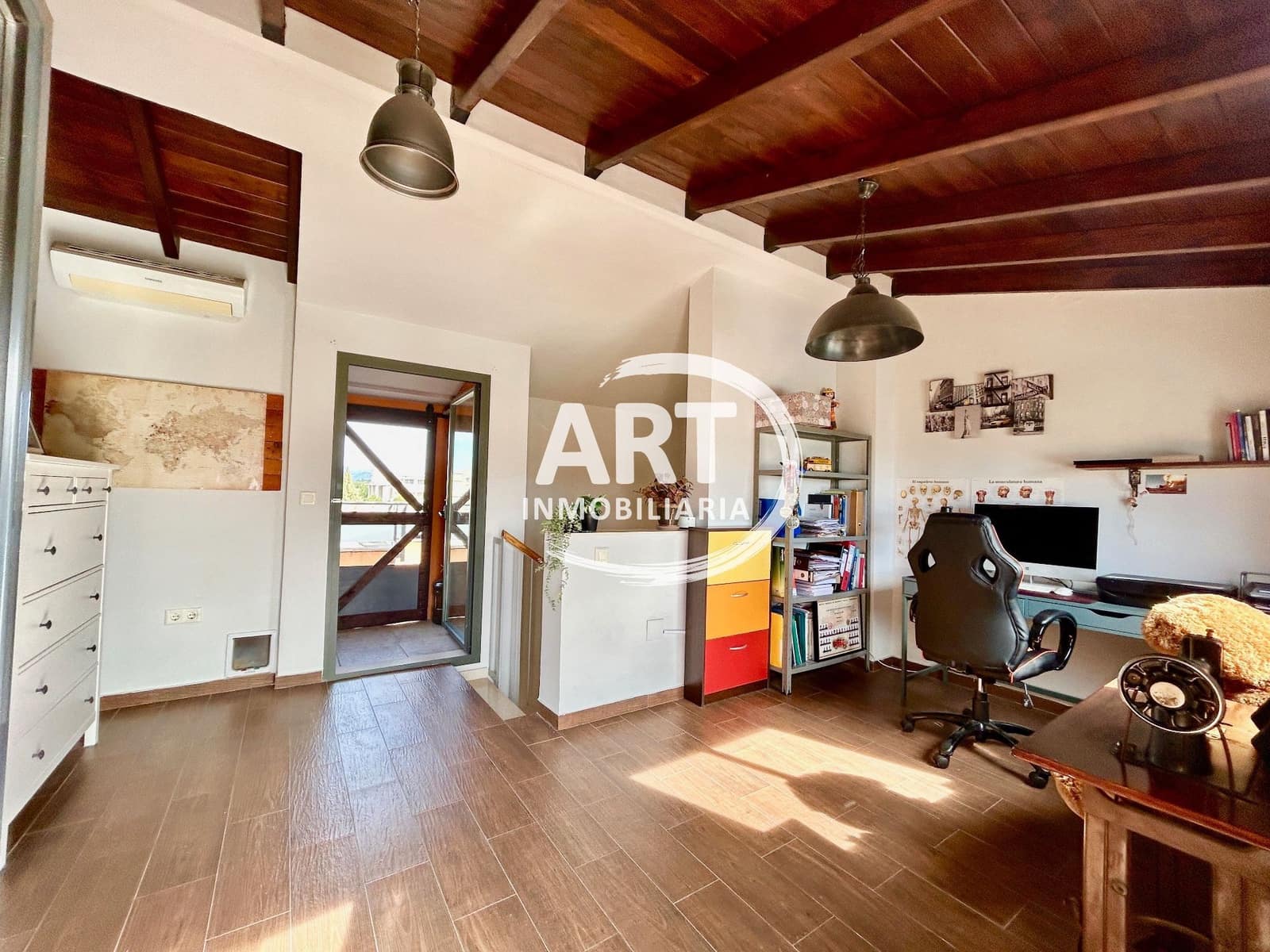 3 soveværelse Semi-Rækkehus til salg i San Antonio de Benageber med swimmingpool - € 395.000 (Ref: 9614707)