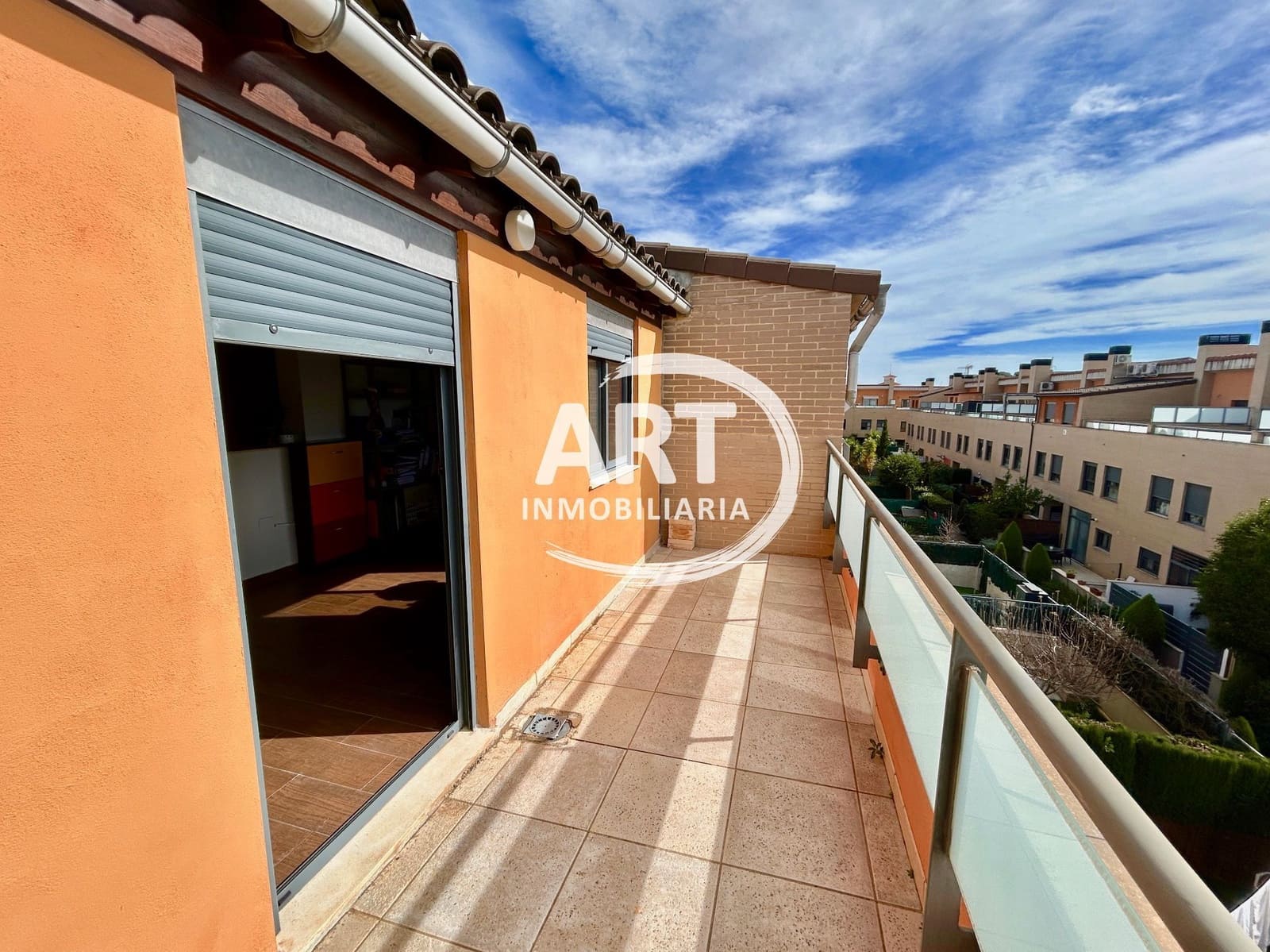 3 soveværelse Semi-Rækkehus til salg i San Antonio de Benageber med swimmingpool - € 395.000 (Ref: 9614707)