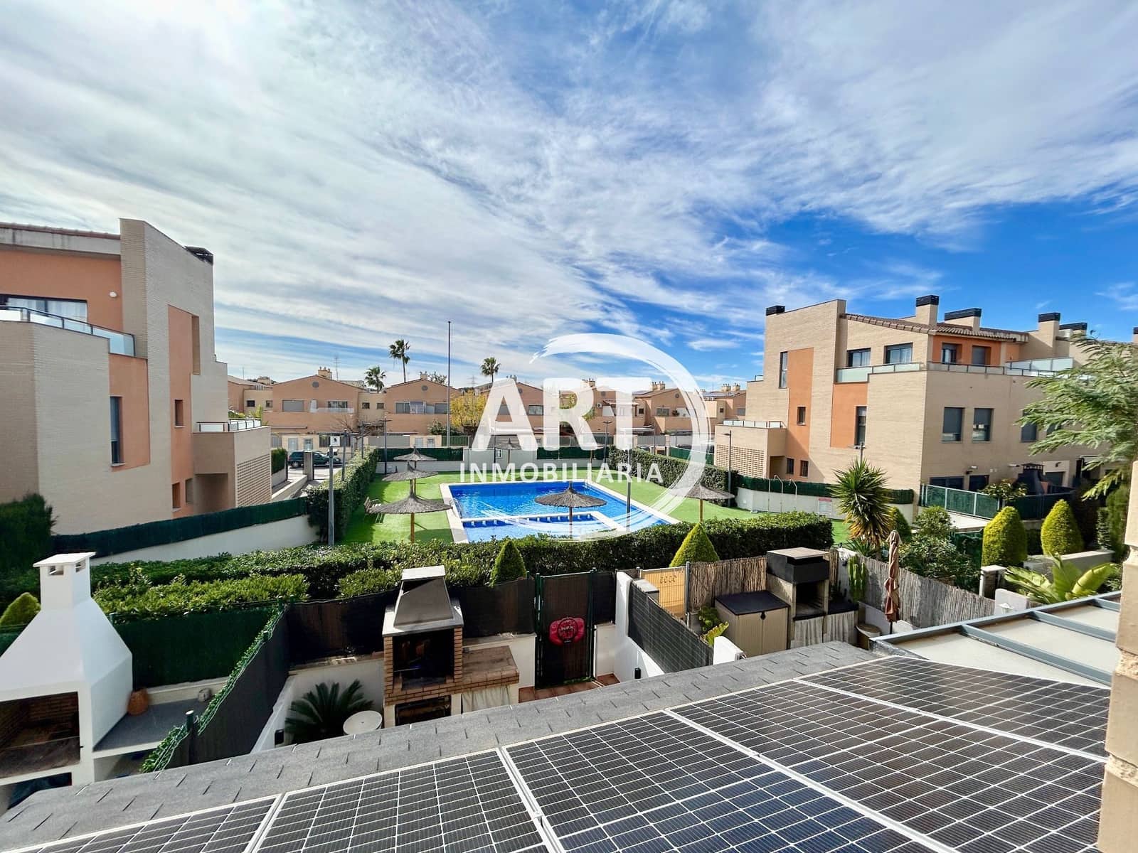 3 soveværelse Semi-Rækkehus til salg i San Antonio de Benageber med swimmingpool - € 395.000 (Ref: 9614707)