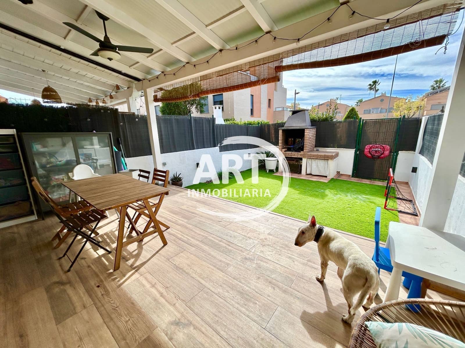 3 soveværelse Semi-Rækkehus til salg i San Antonio de Benageber med swimmingpool - € 395.000 (Ref: 9614707)