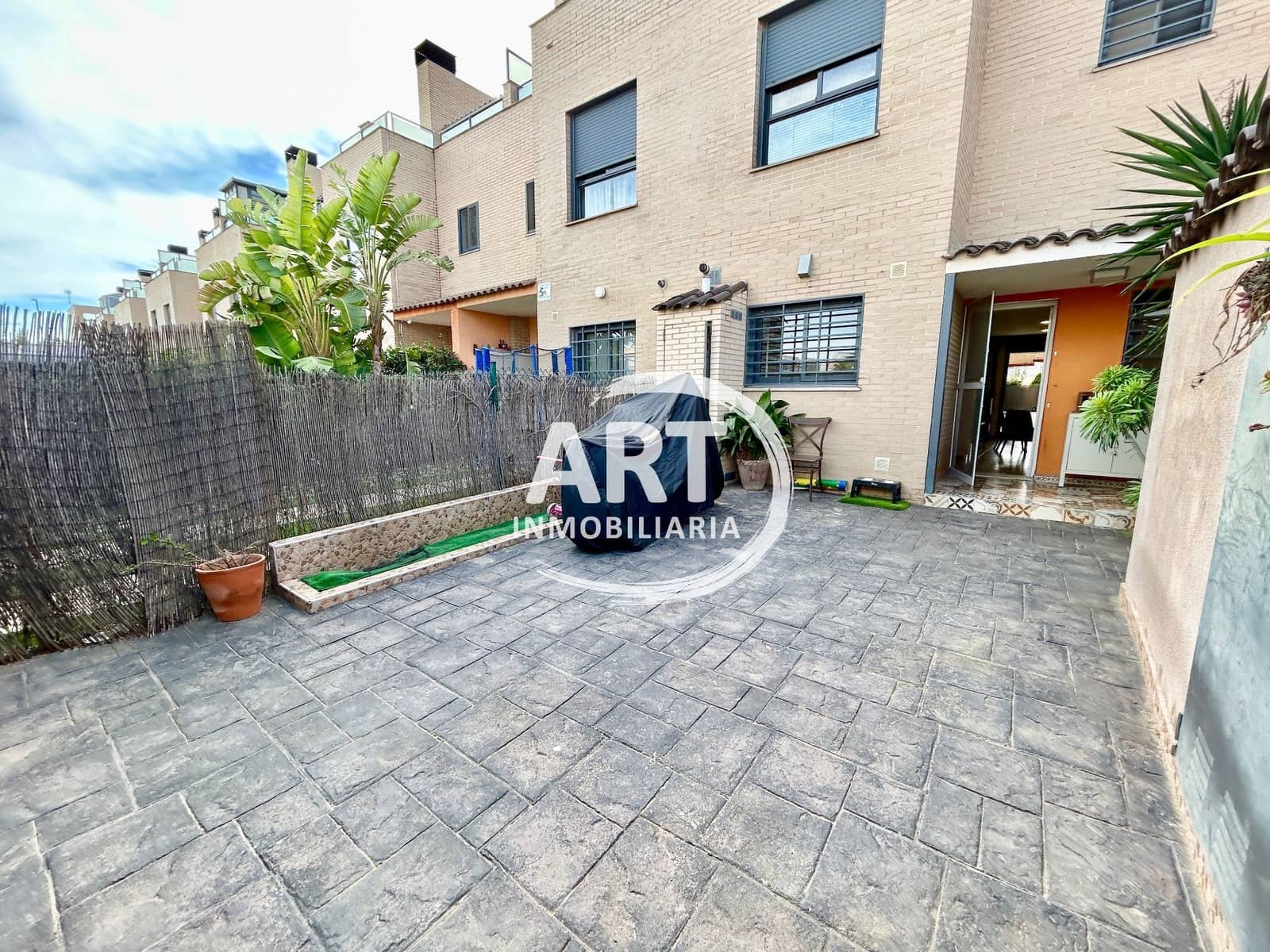 3 soveværelse Semi-Rækkehus til salg i San Antonio de Benageber med swimmingpool - € 395.000 (Ref: 9614707)